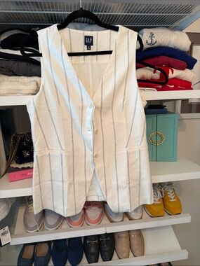 GAP White Sleeveless Pinstripe Button Vest